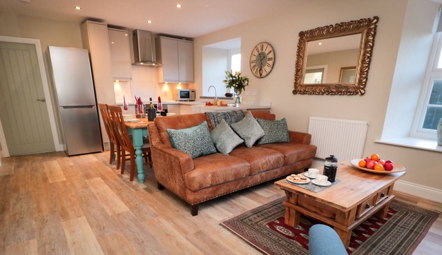 THE NOOK, pet friendly, luxury holiday cottage in Fenwick