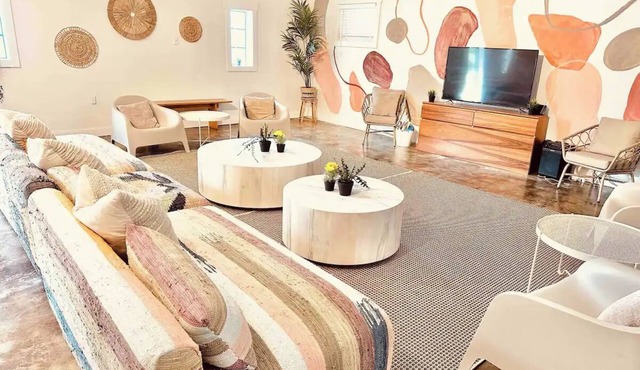 The Nordic Haven ATL - HOT TUB - 7 bedroom - 5000 sq ft - Near Beltline