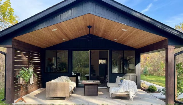 The Nordic Nest- a unique getaway! Close to trails, Menomonie-Stout- 6 miles