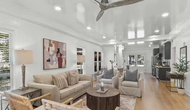 The Norma High-end Condo | Blocks from Stadium | Game Day