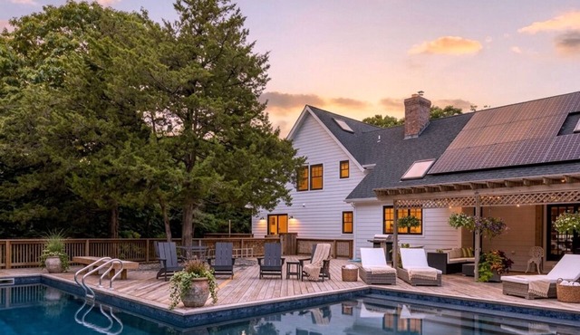 The North Fork Summer House - Modern Farmhouse, Heated Pool & Wine Country