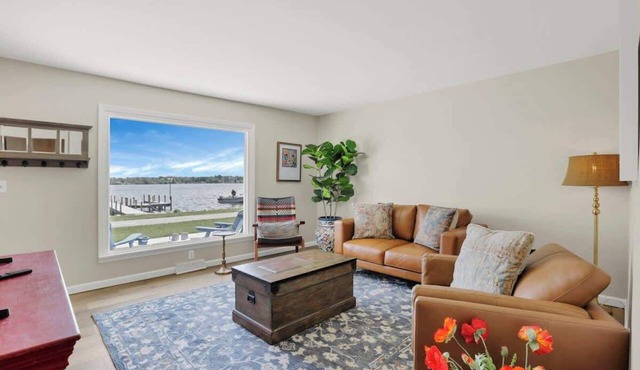 The North Shore Spot-Waterfront Home!