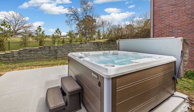 The Northender-Walk to Downtown-ON MTB trail-HotTub