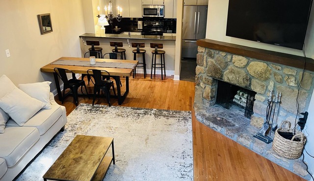 The Northridge Nook - 2 Bedroom + patio