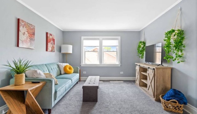 The Norwood Nook – Walkable Stay Near O’Hare & Metra!