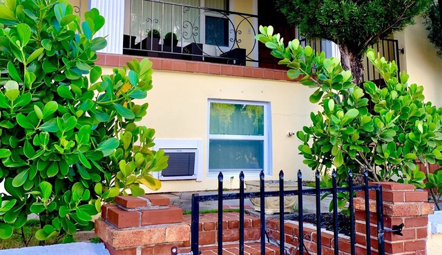 The Nottingham - 8-bedroom Compound - (+Parking)