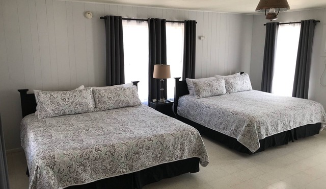 The Nueces River Retreat - Room #4