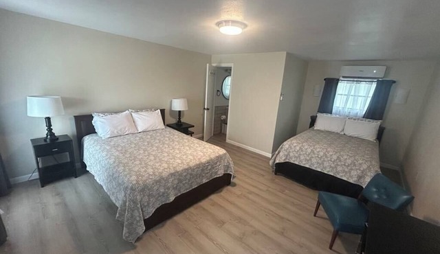 The Nueces River Retreat - Room #2