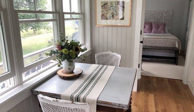 The Nugget- Perfect 1 bedroom cottage. Across from Mackerel Cove, Johnson Field.