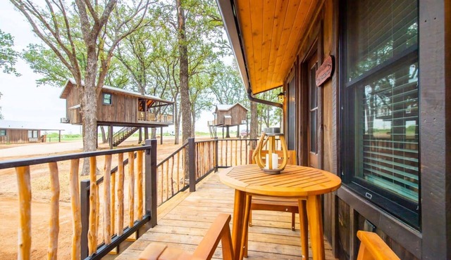 The Nuthatch Cabin 15 MIN to Magnolia Baylor