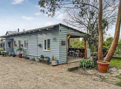 The Nutshell. Rural retreat