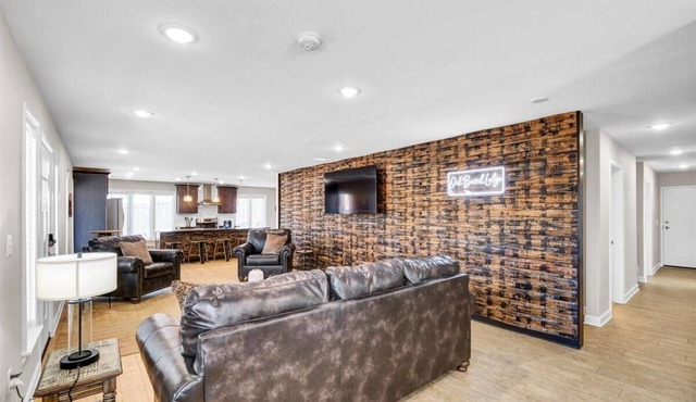 The Oak Barrel Lodge near Downtown Louisville