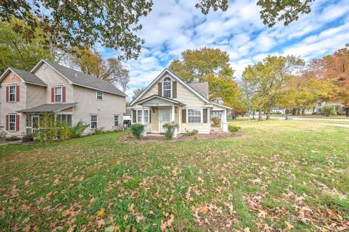 The Oak Cottage- Charming Downtown Family Retreat in the Heart of Siloam Springs