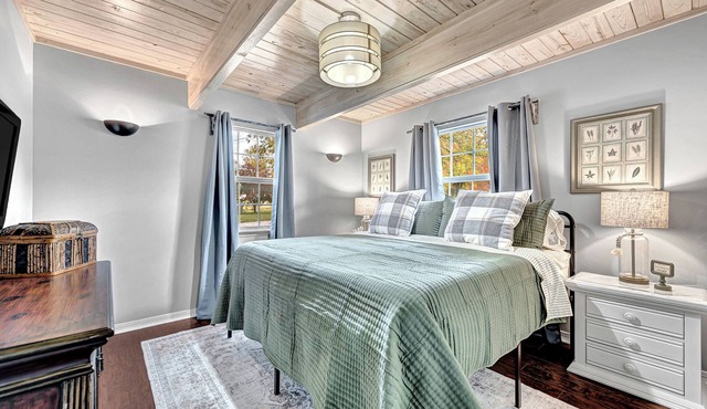 THE OAK COTTAGE - Walking Distance to Historic Downtown Siloam Springs