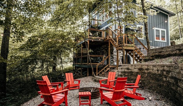 "The Oak": Hot Tub, Private Trail, Firepit, Swing.