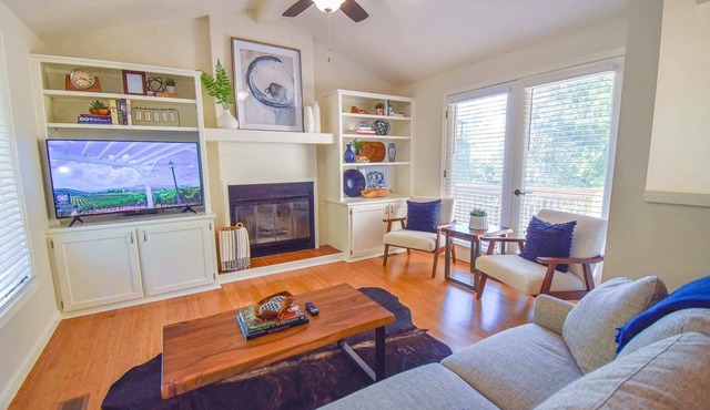The Oak House - 1 mi from DT Fayetteville and UofA