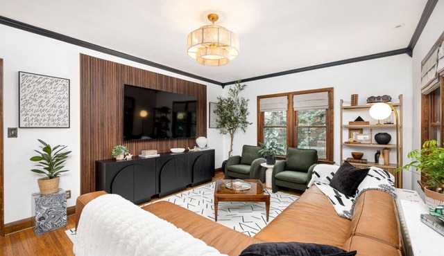 The Oak & Ivy/Walk Uptown!