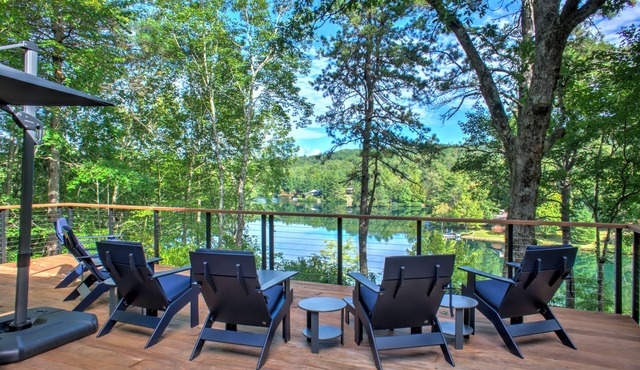 The Oak Lake House on Wanteska | Secluded Lakeferont Property