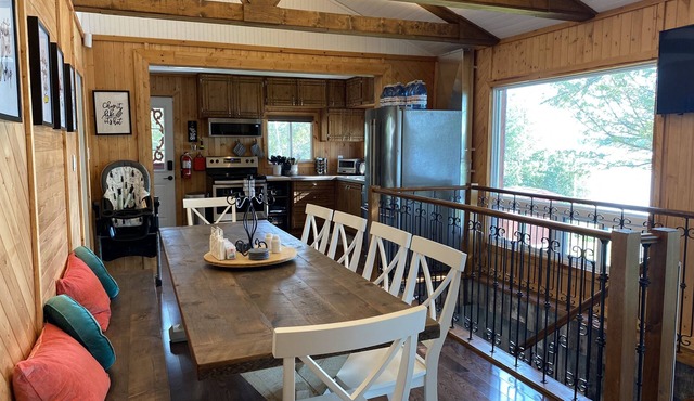 The Oakdene Cottage - hot tub with a lake view!