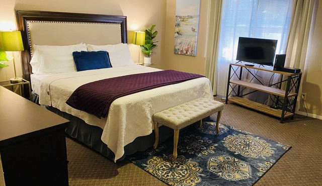 The Oaks at Longwood is located in a beautiful West Mobile neighborhood