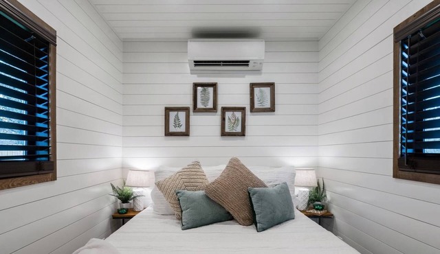 “The Oaks” Helm™ model Container Home 12 min to Magnolia Market