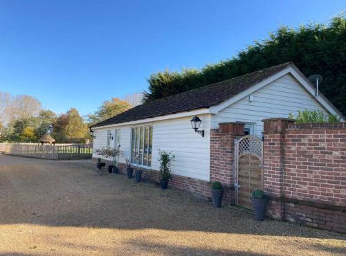 The Oaks, Luxury 2 bedroom cottage in a peaceful location