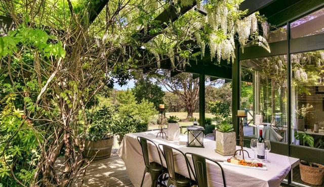 The Oaks Stunning Red Hill Country and Coastal Home 15 Acres, Wineries, Beaches