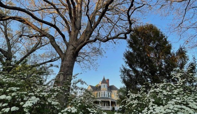 The Oaks Victorian Inn