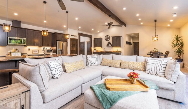 The Oaks: Your Luxurious Murphys Retreat