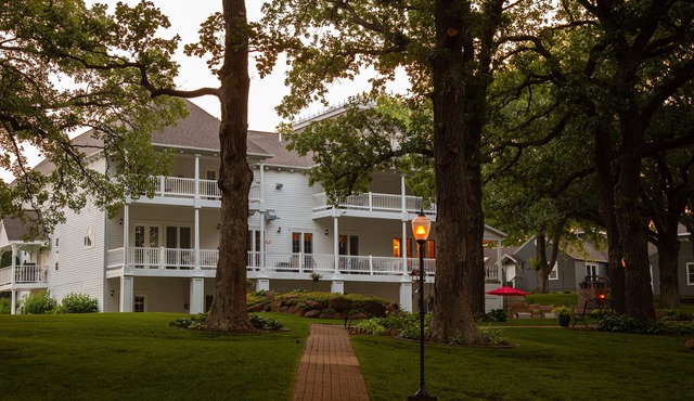 The Oakwood Inn Okoboji - Adults Only