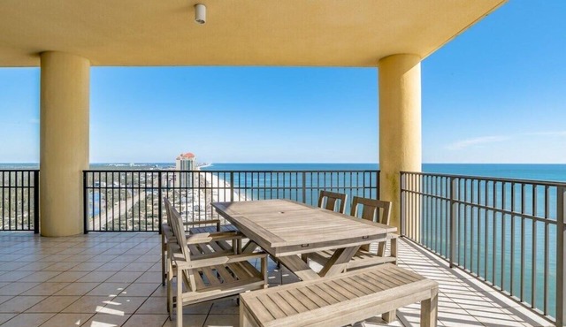 The Oasis 2611 | Spacious, Lazy River, Poolside Grill, New Splash Pad, Pool with Slide!