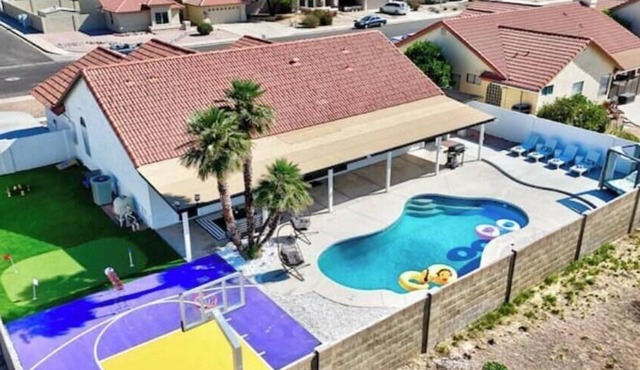 The Oasis Arizona Basketball Court, pool, mini-put, Arcades!