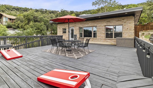 The Oasis Corner Cottage at Lake Travis, 2 Bedroom, Private Deck and Patio