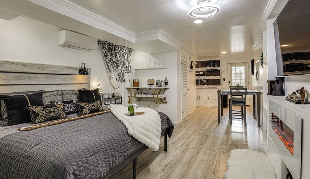 The Oasis Hideaway: Private Baltimore Basement Apt