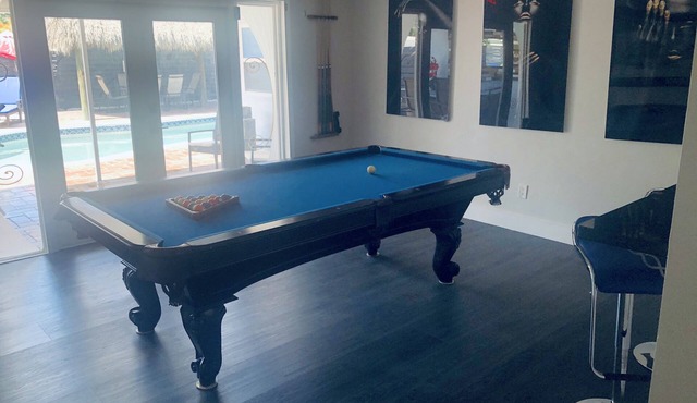 The Oasis @ Hollywood, FL (3miles to the beach)