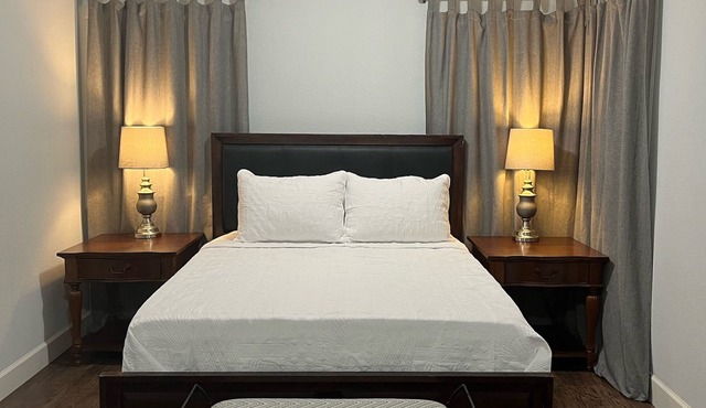 The Oasis in Murray Hill - Centrally Located- sleeps 8- WiFi-Cozy-Free Parking