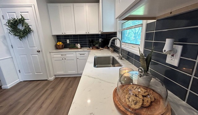 The Oasis:MidModern Comfort-5Bdrm 2K,3Q