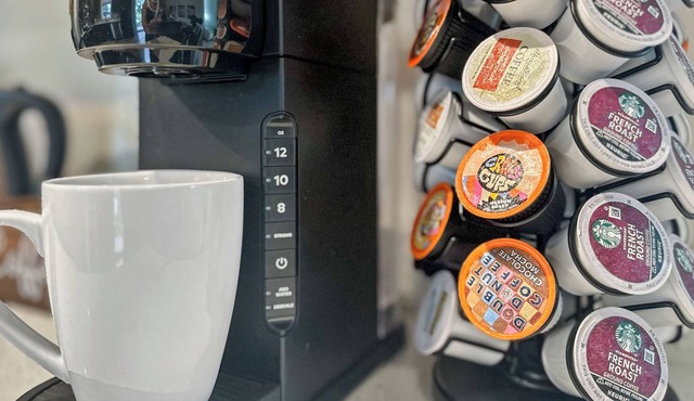 The Oasis, New! 7 beds on 1/2 acre near Lake Geneva