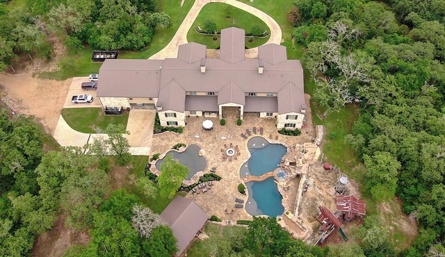 The Oasis on 358, Luxury Safari Estate, 8BR, Sleeps 22, Resort-Style Pools