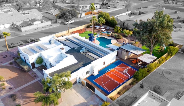 The Oasis: Sleeps 24, FREE Heated Pool, Pickleball