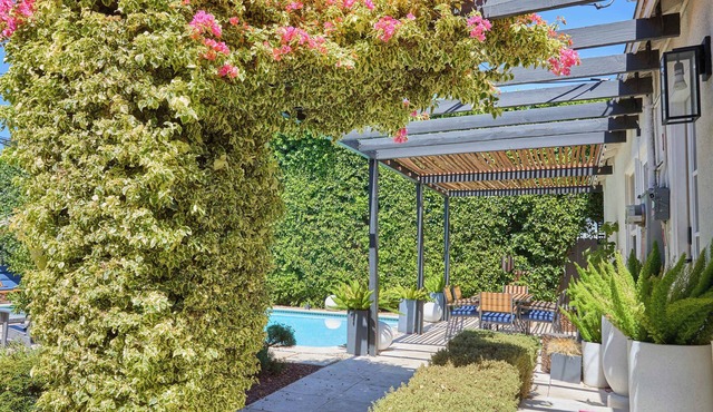 The Oasis | Sleeps 6 | Private Pool & Garden
