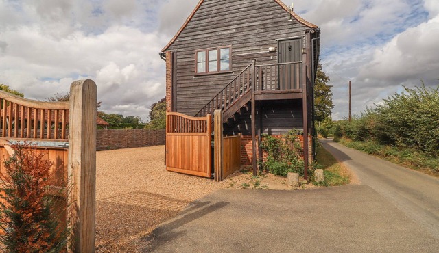 THE OAST, family friendly, character holiday cottage in Hollingbourne