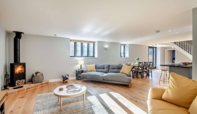 The Oat Barn - Three Bedroom House, Sleeps 6