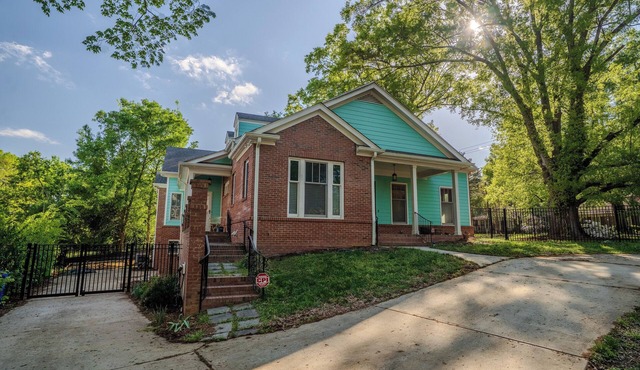 The Oberlin Palais | Five Points (West Raleigh) 7BR/10BA Destination Home with Elevator, Theater & Gathering Spaces