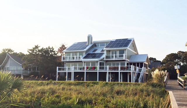 The Ocean Oasis: Newly Renovated Luxurious 6 Bedroom Beach Front Home, Sleeps 18