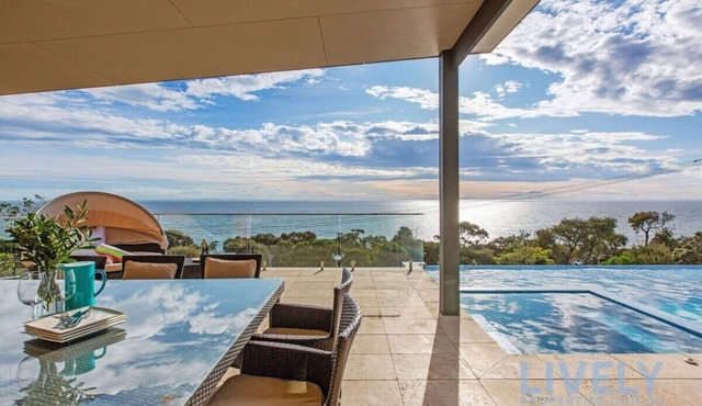 The Ocean's Edge, Luxury Entertainer with Views