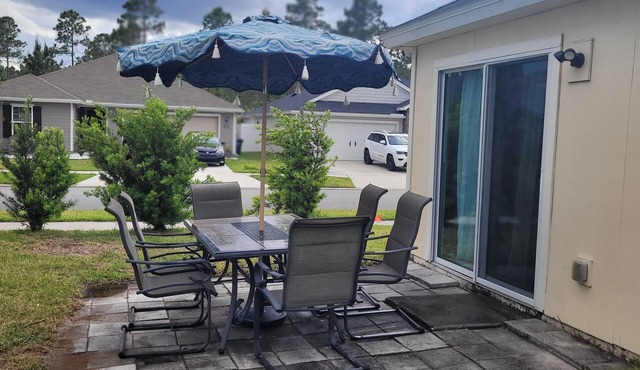 The Ocean Sunflower Cottage 🌻Conviently located to beaches, airport & shopping.