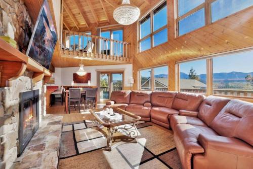The Octagon Big Bear~ Hot Tub~ Pool Table~Views