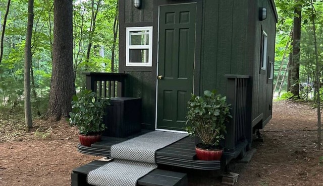 “The Office” tiny home at the Wooded Retreat