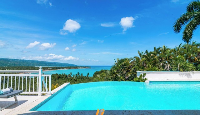 The OLA offers you a Unique location - Sea view swimming pool - Wifi